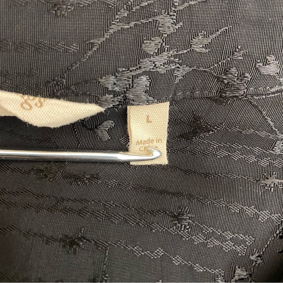 Soft Surrounding Silky Jacquard Pin Tuck Blouse Black Long Sleeve Womens Size L - Picture 4 of 13